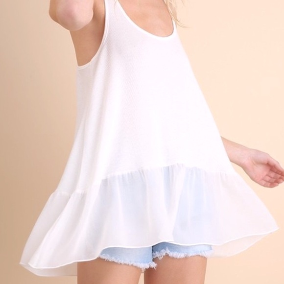 ✴️LAST ONE✴️SIZE 1X RUFFLE HEM TANK IN WHITE - Picture 2 of 4